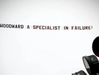 Ξεσπάνε οι οπαδοί της Μάντσεστερ Γιουνάιτεντ - Με μηνύματα κατά της διοίκησης από αεροπλάνο! (βίντεο)